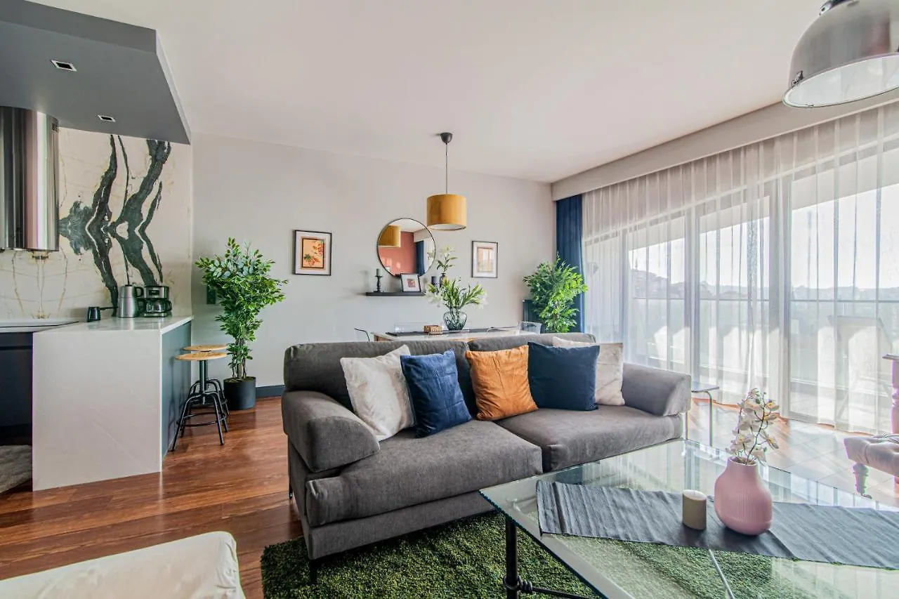 Centrally Located Flat With Balcony In Beyogluの連絡先